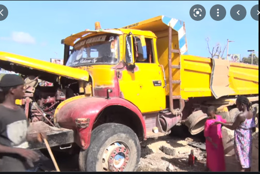 Accident au niveau du pont Seyda Mariama Niass: Un camion se renverse...