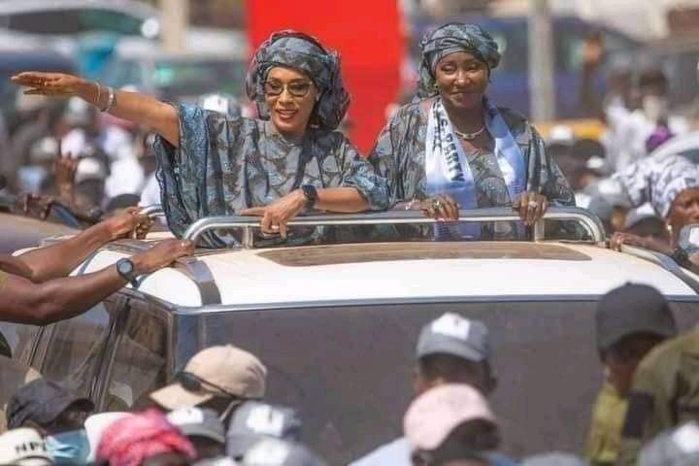 Gambie présidentielle: Fatou Bah et sa co-épouse battent campagne pour leur mari, Adama Barrow