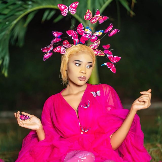 La sexy Ngonish Caramel dans une robe qui fascine la toile (Photos) La sexy Ngonish Caramel dans une robe qui fascine la toile (Photos)