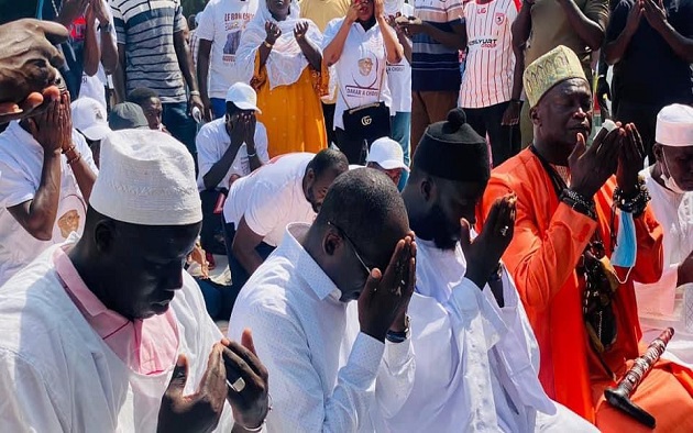 Quais de pêche de Yoff : Abdoulaye Diouf Sarr, candidat de la coalition BBY à la ville de Dakar en visite de précampagne Quais de pêche de Yoff : Abdoulaye Diouf Sarr, candidat de la coalition BBY à la ville de Dakar en visite de précampagne