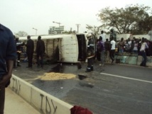 Un car « Ndiaga Ndiaye » se renverse à l’entrée de Rufisque : Plusieurs blessés enregistrés