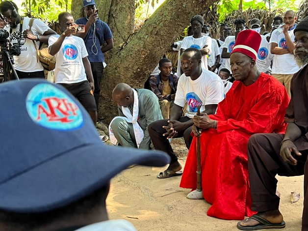 Tournée: La « Caravane des Consommateurs » de l’ARTP reçoit la bénédiction du Roi d’Oussouye