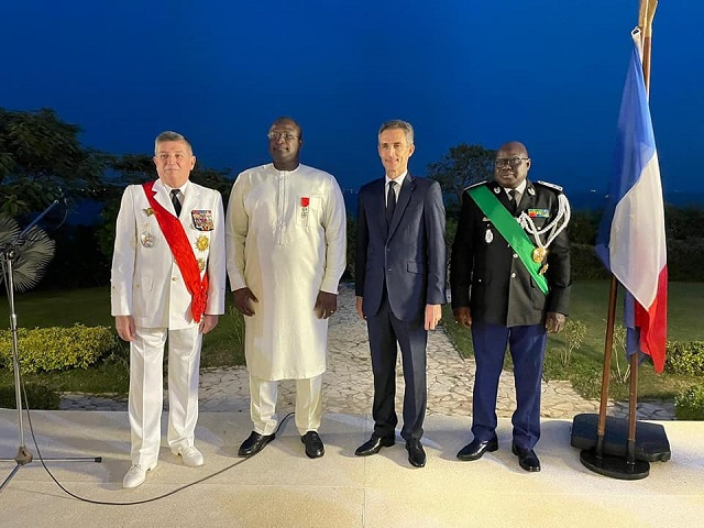 Santé: Dr. Amadou Sall élevé au rang de Chevalier de la Légion d’honneur