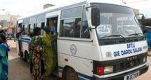 Teuss dans un bus Tata: La fille fait foirer les plans d'un voleur de plaisirs 