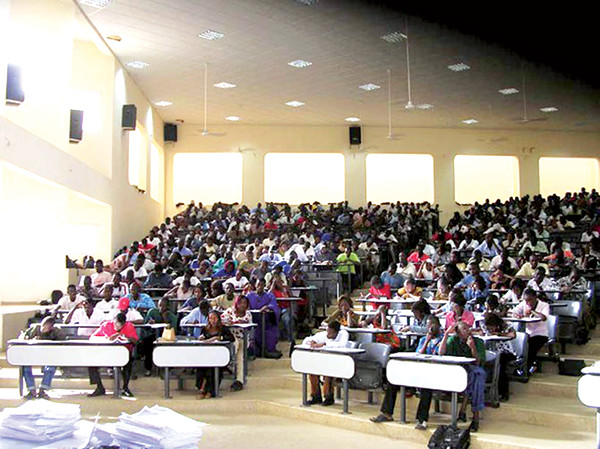 Ucad: Pr. Amadou Ly, parrain du Salon national du Livre