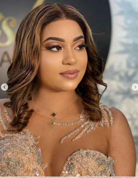 Léna Guèye, sublime dans une robe sexy et trés chic (Photos)