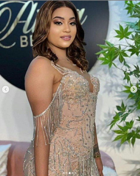 Léna Guèye, sublime dans une robe sexy et trés chic (Photos)