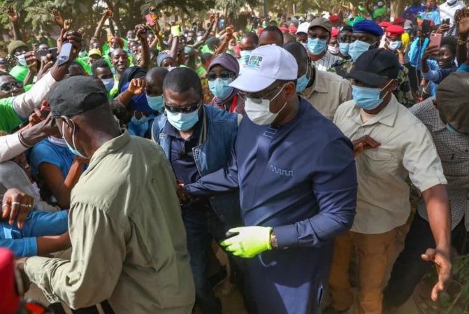 Macky Sall aux ministres: "je vous donne tous les pouvoirs, rendez la voie publique respiratoire"