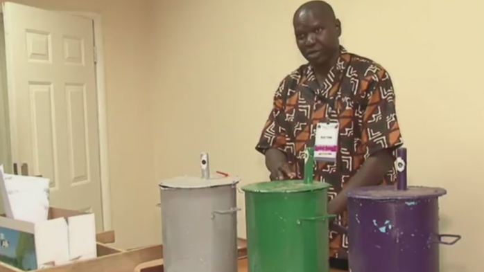 Présidentielle: En Gambie, on vote avec des "égaates" (billes)