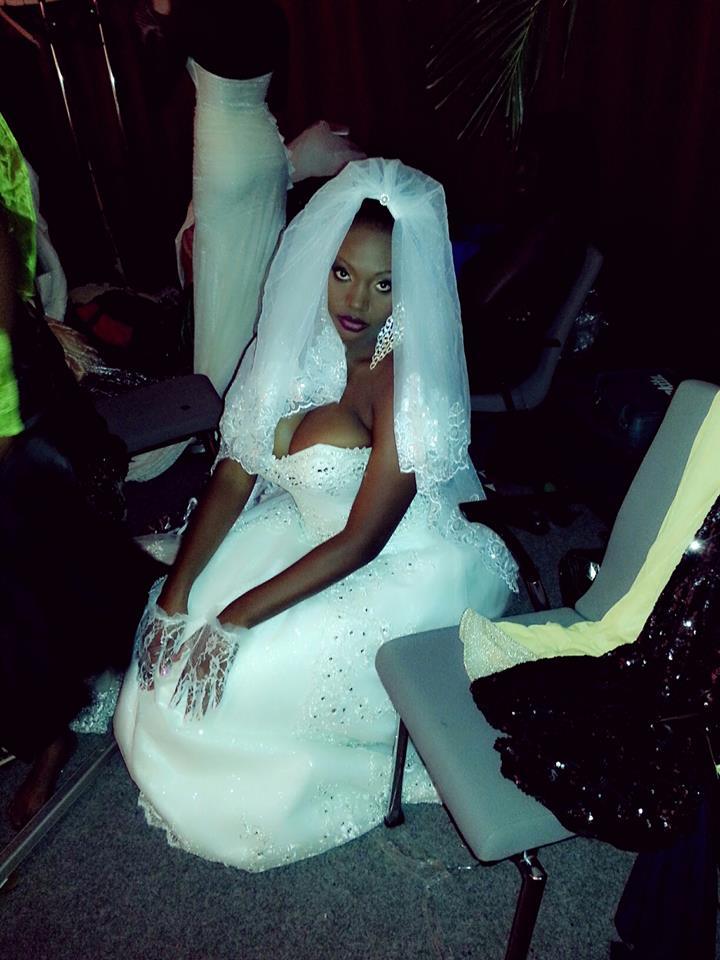 La sulfureuse Samira Nicky Diop dans une robe de mariée