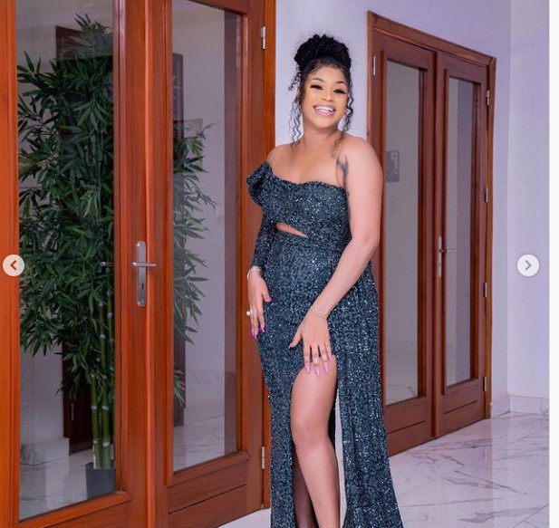 Dans une robe ultra décolletée, Marichou enflamme la toile (Photos) Dans une robe ultra décolletée, Marichou enflamme la toile (Photos)