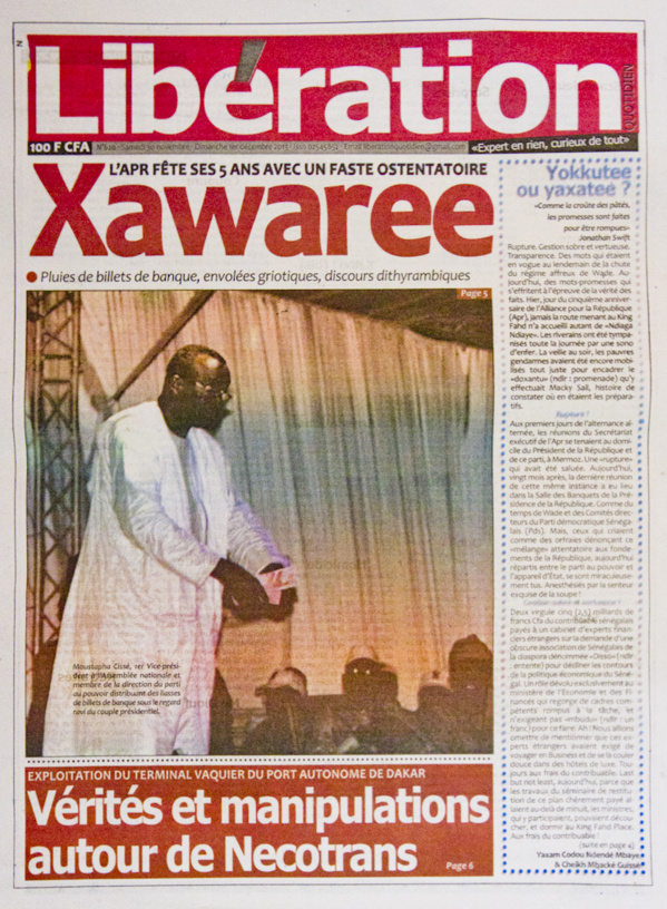 A la Une du Journal Libération du lundi 02 Décembre 2013