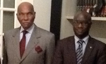 Un élu d`arrondissement rencontre le président du Sénégal Abdoulaye Wade lors de son séjour à Paris