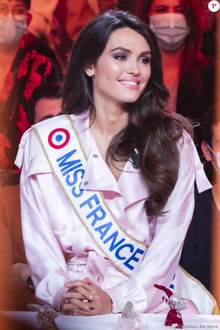 "Je n'ai pas toujours eu ce corps" : Diane Leyre (Miss France 2022) se confie sur ses anciennes "rondeurs"