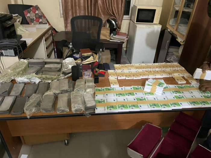 Axe Médina-Liberté 6: Plus de1,5 milliard noirs et 330 millions F en faux billets saisis Axe Médina-Liberté 6: Plus de1,5 milliard noirs et 330 millions F en faux billets saisis