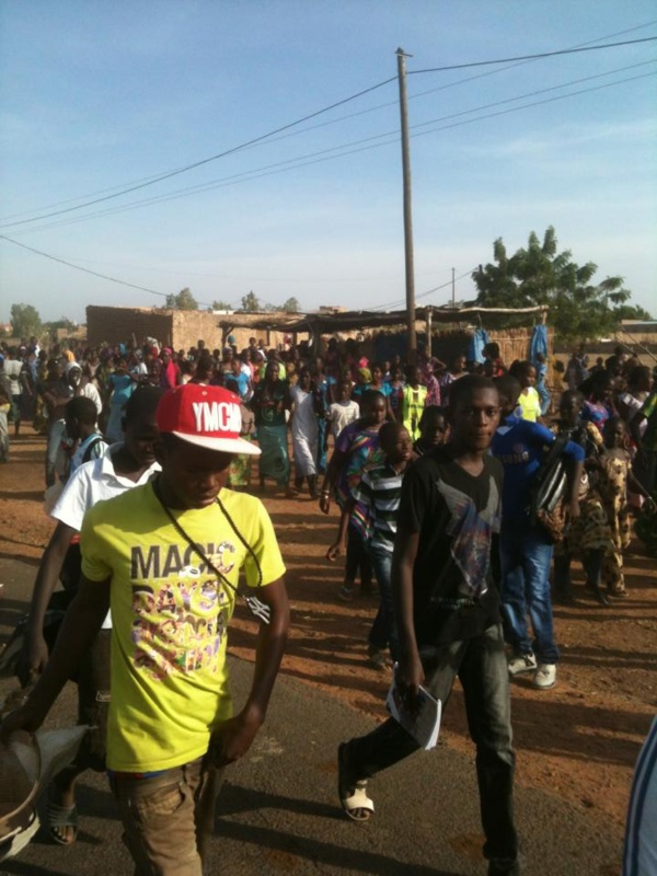 Urgent- Matam, les élèves du lycée de Doumga Ouro Alpha en grève, ils ont barré la route nationale 2