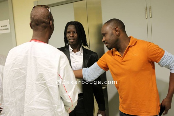 Baba Hamdy en pleine discussion avec Abou Thioubalo Baba Hamdy en pleine discussion avec Abou Thioubalo
