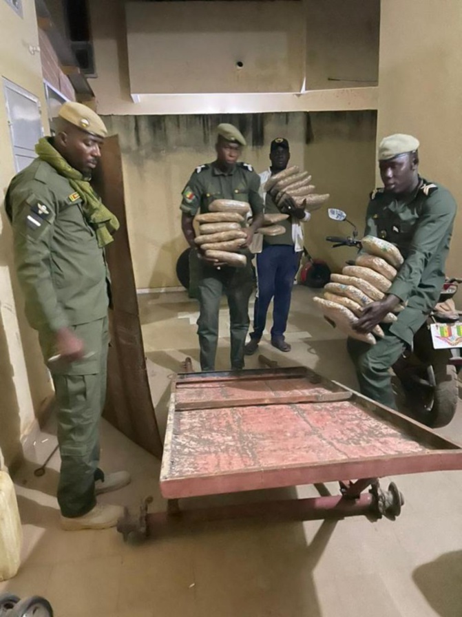 Keur Ayib: 21 paquets de chanvre indien d'une valeur de plus de 2 millions FCfa, saisis par la Douane.