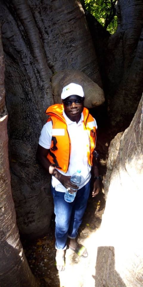 Ce tronc creux de baobab servait de tombeau aux rois dans cette île