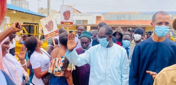 2e jour de campagne - Fann/Point-E/ Amitié et Fass / Gueule Tapée / Colobane: Abdoulaye Diouf Sarr communie avec les populations