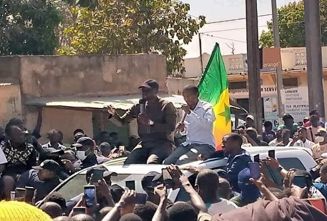 Accueilli en liesse à Kolda et Vélingara: Ousmane Sonko projette son programme Burok dans le Fouladou. Accueilli en liesse à Kolda et Vélingara: Ousmane Sonko projette son programme Burok dans le Fouladou.
