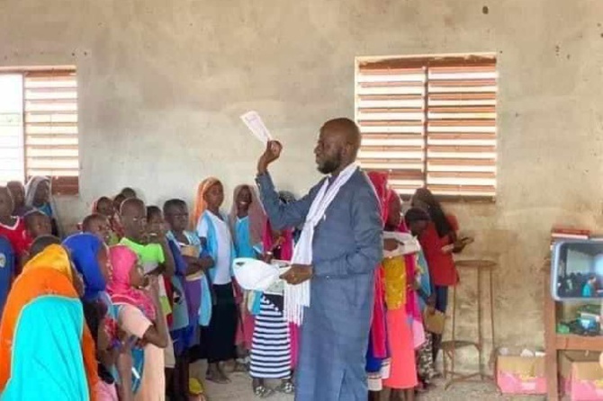 L’image du candidat de YAW à Linguère dans une classe ne passe pas: ses adversaires dénoncent