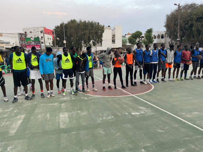 Pape Mahawa Diouf soutient les jeunes basketteurs de la commune de Yoff