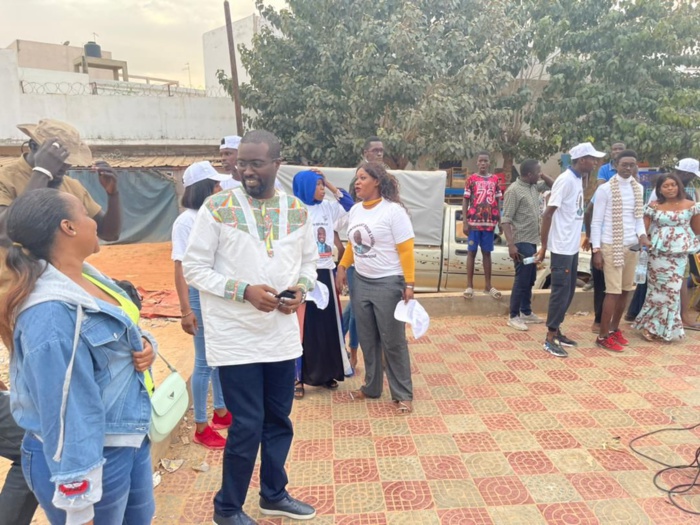 Pape Mahawa Diouf soutient les jeunes basketteurs de la commune de Yoff