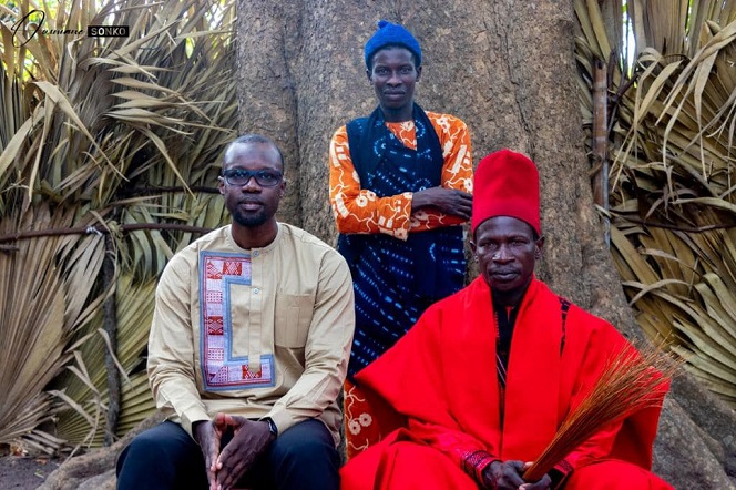 Oussouye, Essaout, Mlomp, Djicomol et Kagnut: Ousmane Sonko recueille la bénédiction des sages Oussouye, Essaout, Mlomp, Djicomol et Kagnut: Ousmane Sonko recueille la bénédiction des sages