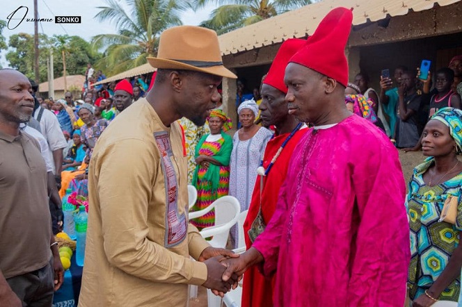 Oussouye, Essaout, Mlomp, Djicomol et Kagnut: Ousmane Sonko recueille la bénédiction des sages Oussouye, Essaout, Mlomp, Djicomol et Kagnut: Ousmane Sonko recueille la bénédiction des sages