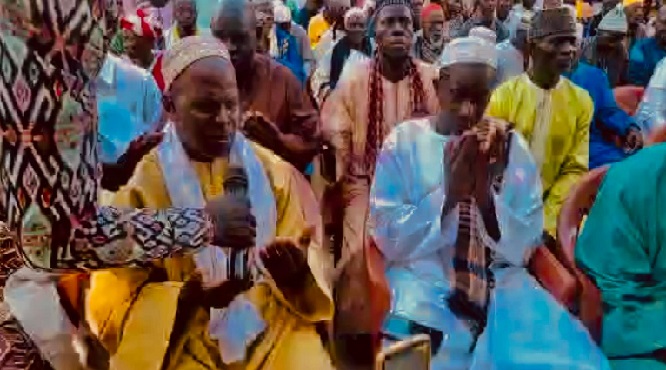 Locales: Dans le Blouf, Ousmane Sonko démasque les candidats du pouvoir qui utilisent son image Locales: Dans le Blouf, Ousmane Sonko démasque les candidats du pouvoir qui utilisent son image