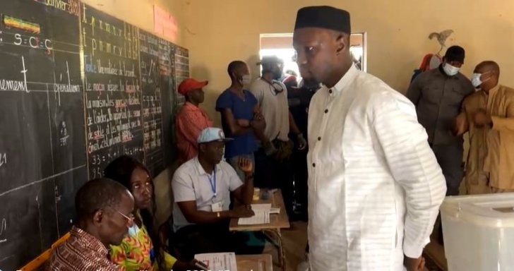 Elections locales à Ziguinchor: Ousmane Sonko dans son bureau de vote (Photos)