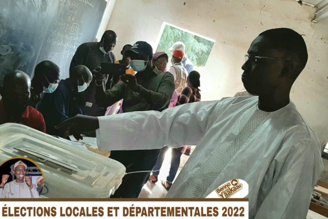 Diourbel: Dame Diop dans son lieu de vote (Photos)