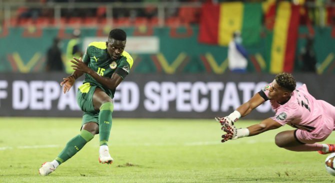 CAN Cameroun 2022: Bamba Dieng blessé au genou gauche, pourrait...