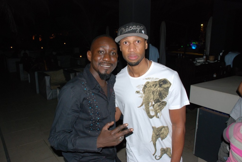 Chon pose avec l’international Malien Seydou Keita !