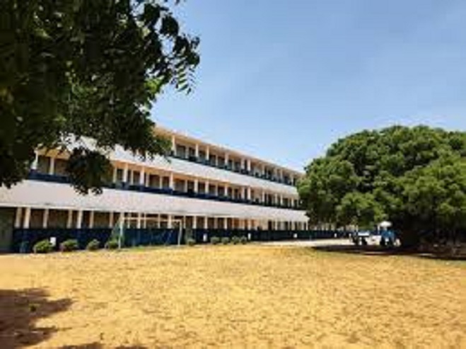  Grève du moyen et secondaire : 4 bus de transport d'élèves et la voiture de la directrice du Collège Notre Dame du Liban «caillassés»