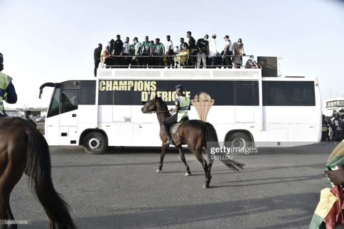  Photos / Après leur arrivée, les "Lions" en direction du Palais