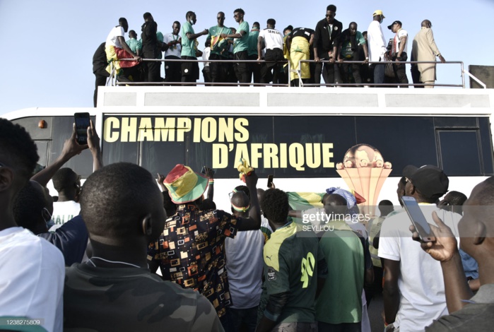  Photos / Après leur arrivée, les "Lions" en direction du Palais