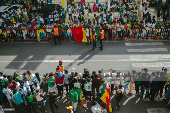  Photos / Après leur arrivée, les "Lions" en direction du Palais