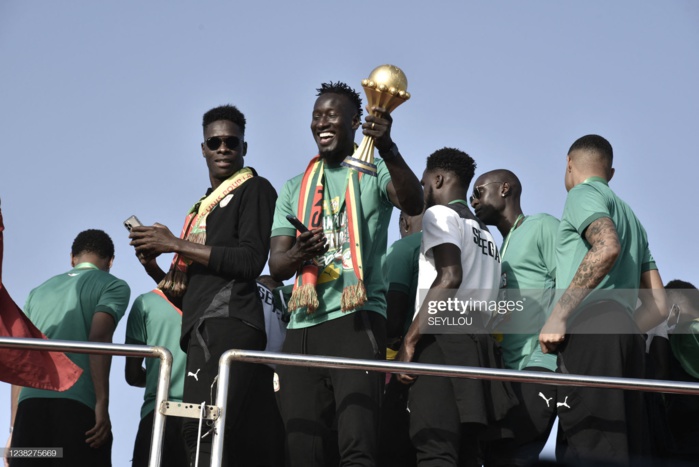  Photos / Après leur arrivée, les "Lions" en direction du Palais
