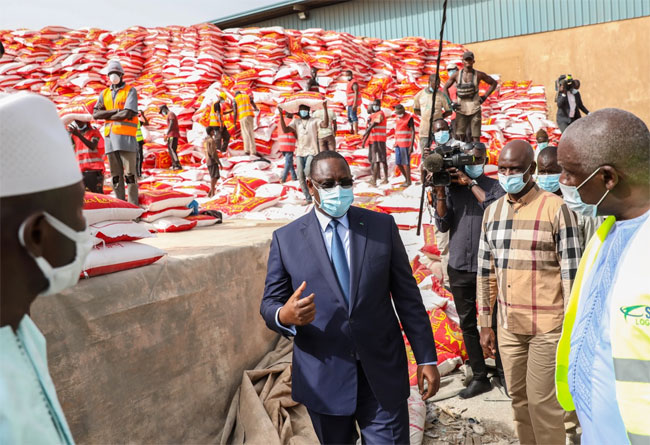 Macky Sall instruit le gouvernement d’intensifier les initiatives de baisse des prix des denrées de consommation courante Macky Sall instruit le gouvernement d’intensifier les initiatives de baisse des prix des denrées de consommation courante