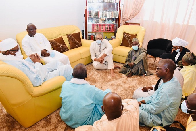 Massalikoul Djinane - Foire du Ramadan : Le représentant du khalife général des Mourides a reçu le DG du CICES Massalikoul Djinane - Foire du Ramadan : Le représentant du khalife général des Mourides a reçu le DG du CICES