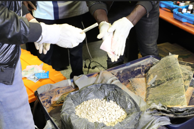 AIBD: Près de 4 kg d'héroïne pure saisis sur une voyageuse