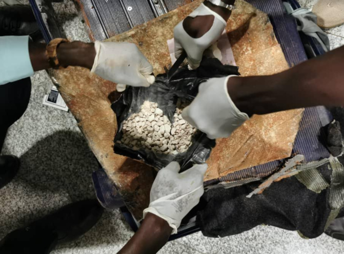 AIBD: Près de 4 kg d'héroïne pure saisis sur une voyageuse