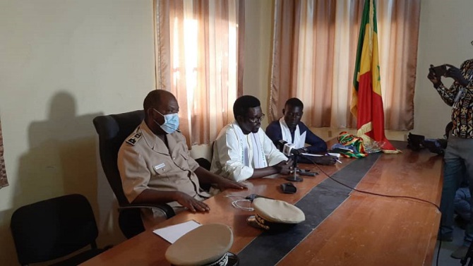 Commune de Ngomgom : Le nouveau Maire Papa Momar Ngom de YAW, beau-fils de Serigne Abdou Karim Fallou, installé par le sous-préfet