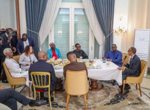 Présidence de l’UA : Macky Sall et Paul Kagamé rencontrent plusieurs artistes africains Présidence de l’UA : Macky Sall et Paul Kagamé rencontrent plusieurs artistes africains