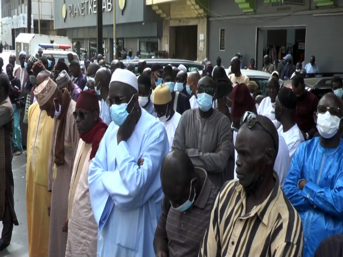 Prière mortuaire: Une foule immense pour accompagner El Hadji Malick Sy Souris à sa dernière demeure (Images)