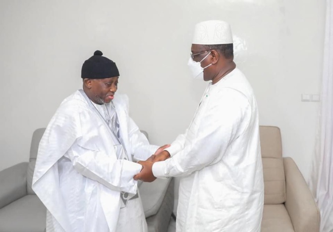 142e édition de l'Appel: Visite de Macky Sall au Khalife des Layénes (Photos) 142e édition de l'Appel: Visite de Macky Sall au Khalife des Layénes (Photos)