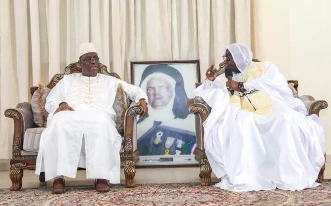 142e édition de l'Appel: Visite de Macky Sall au Khalife des Layénes (Photos) 142e édition de l'Appel: Visite de Macky Sall au Khalife des Layénes (Photos)