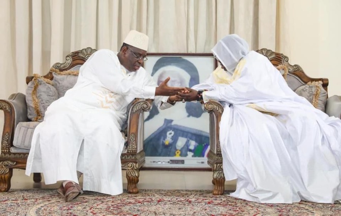 142e édition de l'Appel: Visite de Macky Sall au Khalife des Layénes (Photos) 142e édition de l'Appel: Visite de Macky Sall au Khalife des Layénes (Photos)